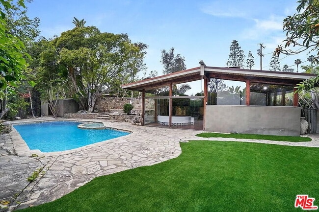 Photo - 800 Bramble Way