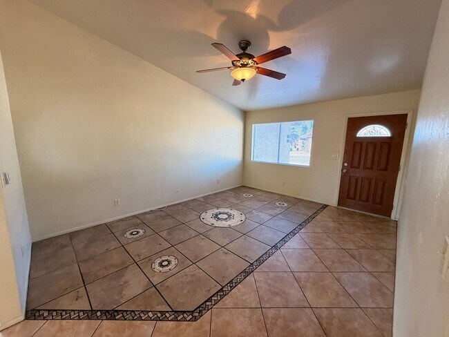 Photo - ? Spacious 3-Bedroom 2-Bathroom Chandler Home with Vaulted Ceilings and Large Yard