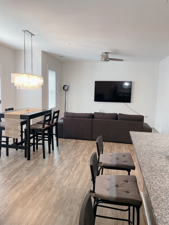 Photo - 7922 Shore Dr Unidad 306