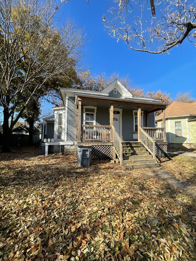 Building Photo - 909 Merchant St Unit Apt 2