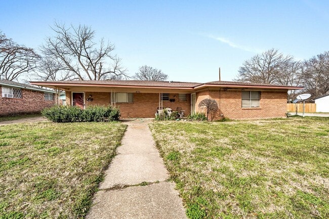 Building Photo - 2622 N Tenneha Ave Rental