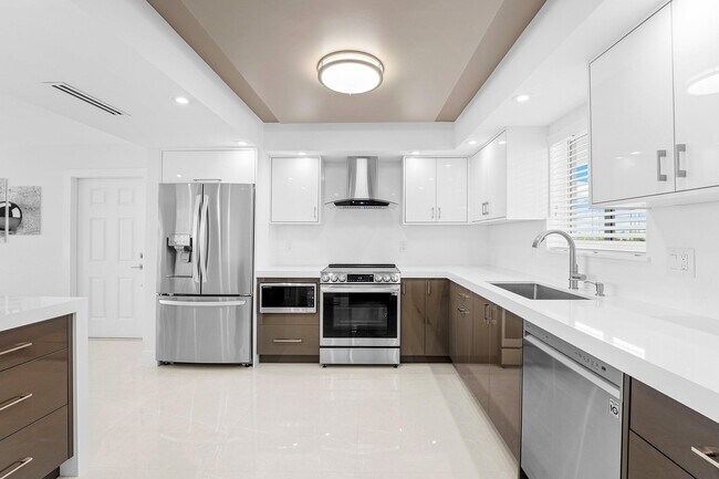 Photo - 301 Lake Shore Dr Unit 411