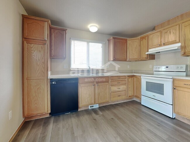 Photo - 16144 Prairie Creek Loop SE