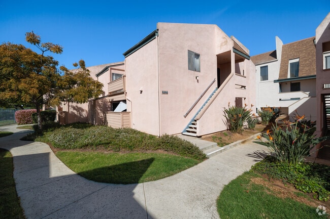 3290 Ashford St - Village Woods