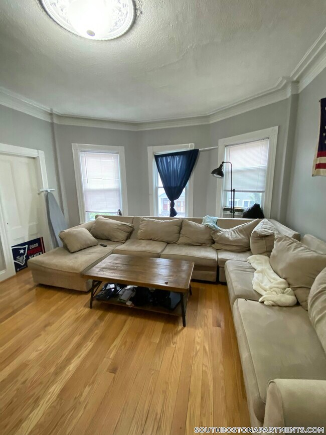 Photo - 895 E Broadway Apartment Unit 2