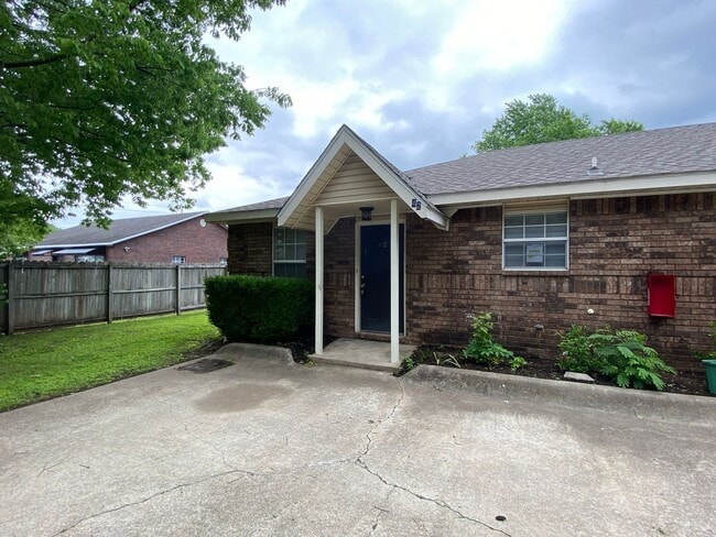 Photo - TWO BEDROOM DUPLEX IN FARMINGTON AR!!