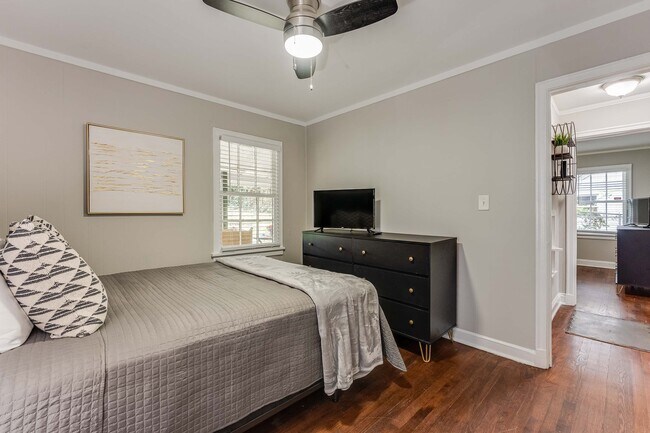 Photo - 1043 Faith Ave SE