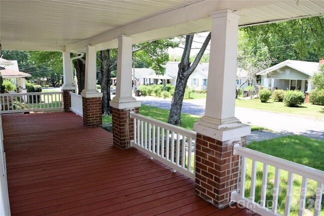 Photo - 223 Maple St
