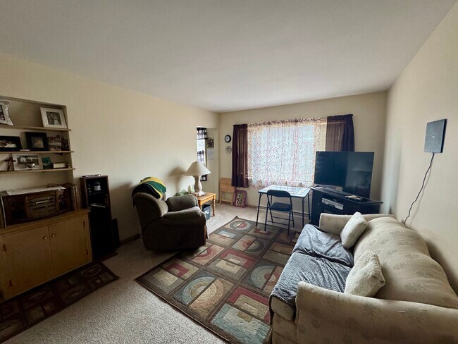 Livingroom - 5224 W Forest Home Ave