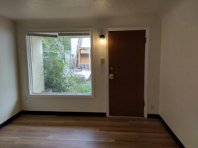 Photo - 103 E Stuart St