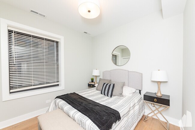 2032 W Montrose Ave Unit 2B