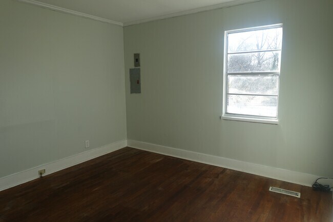 Photo - 716 Robin Rd