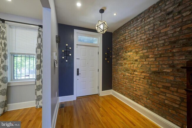 Photo - 1123 7th St NE