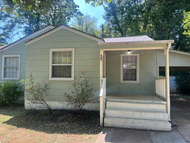 Building Photo - Charming Home with Great Location...Availa...