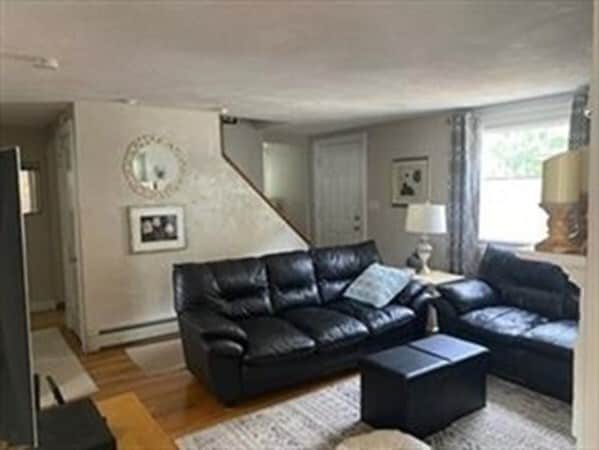 Photo - 272 Brook St