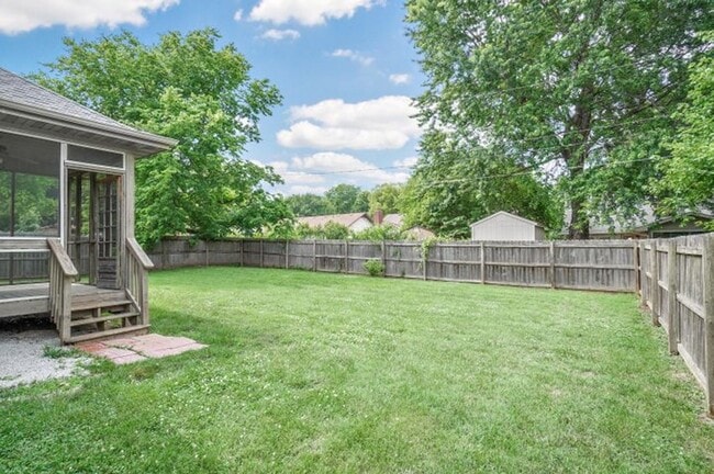 Building Photo - 1403 W Maplewood St