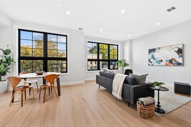 Building Photo - 165 Delaware Ave Unit c