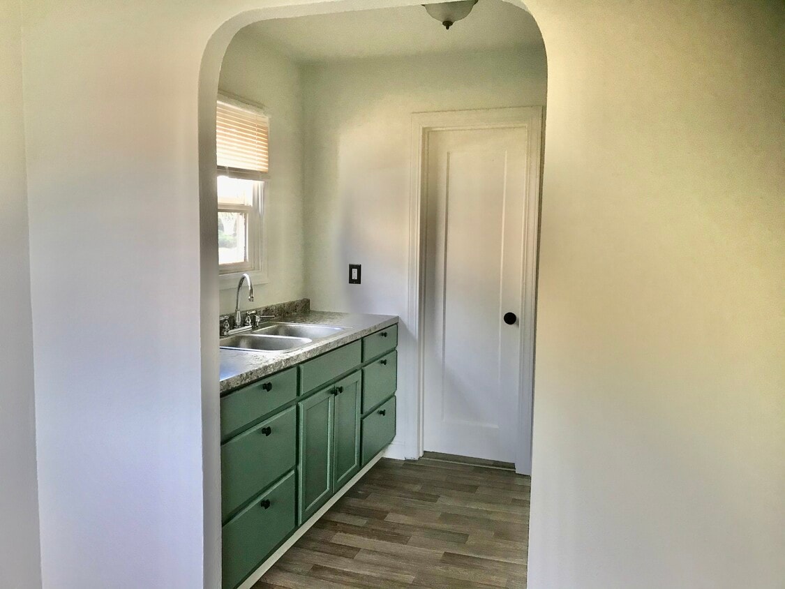 Photo - 2560 SE 136 (Portland, OR)