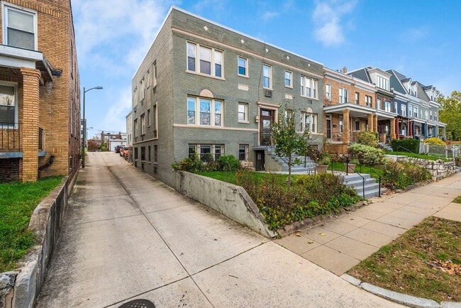 Photo - 1815 A St SE Unit 203