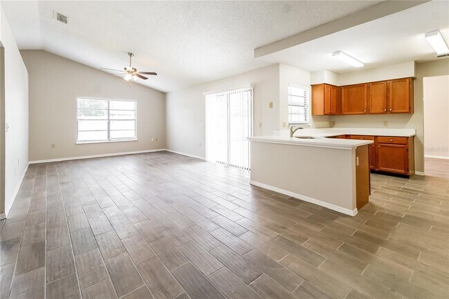 Photo - 257 Churchill Ct