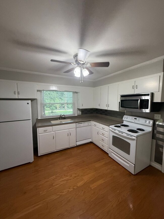 105 Lone Oak Dr