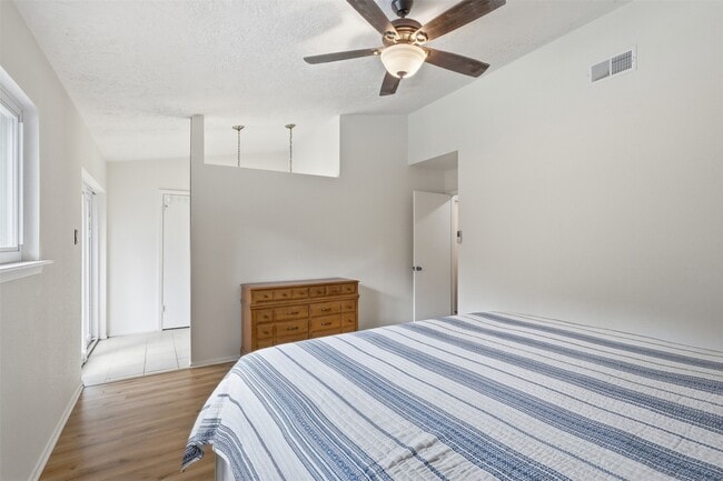Photo - 17211 Camberwell Green Ln