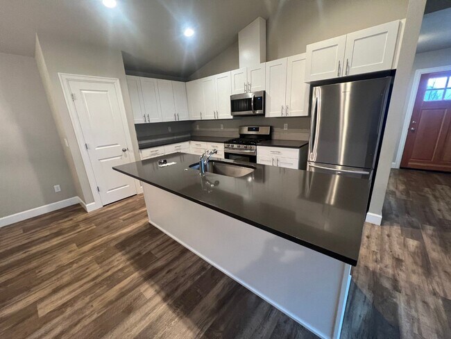 Photo - Spectacular views from this newer Redmond ...