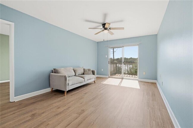 Photo - 337 Riverbend Dr