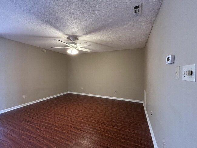 Photo - 2 Bed / 2.5 Bath Townhome in Willow Run