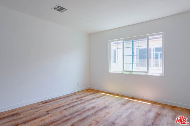 Photo - 938 W Glenoaks Blvd Unit 1