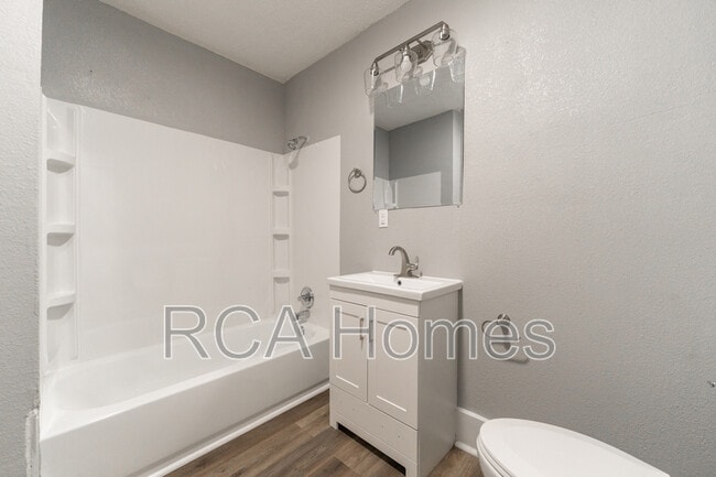 Photo - 2427 N Kenwood Ave