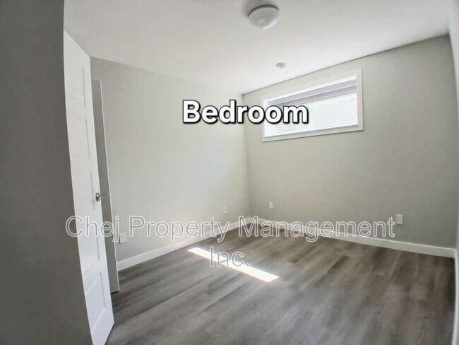 Photo - 16211-16219 19 Ave SW