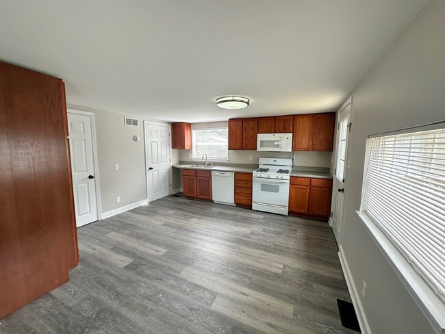 7425 Cedar Dr