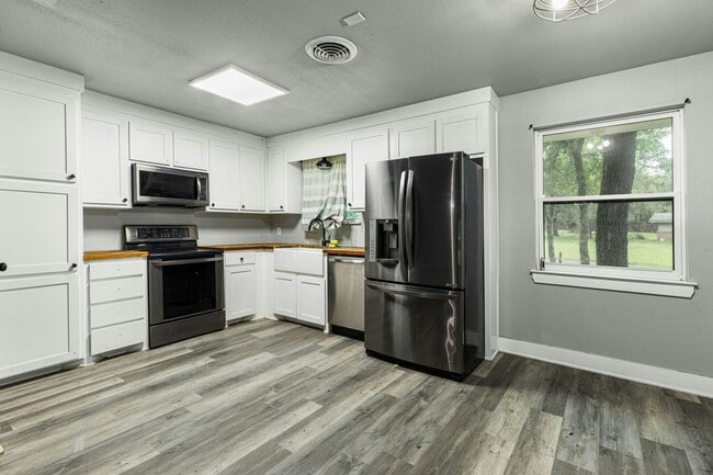 Photo - 256 Candyce Dr