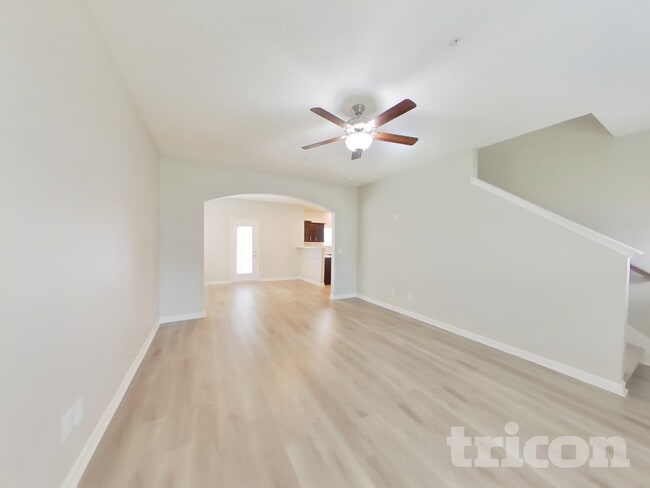 Photo - 415 Middleton Ln