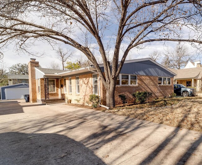 Building Photo - BEAUTIFUL HOME IN TCU AREA: