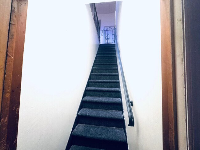 Photo - 549 61ST St Unit 2