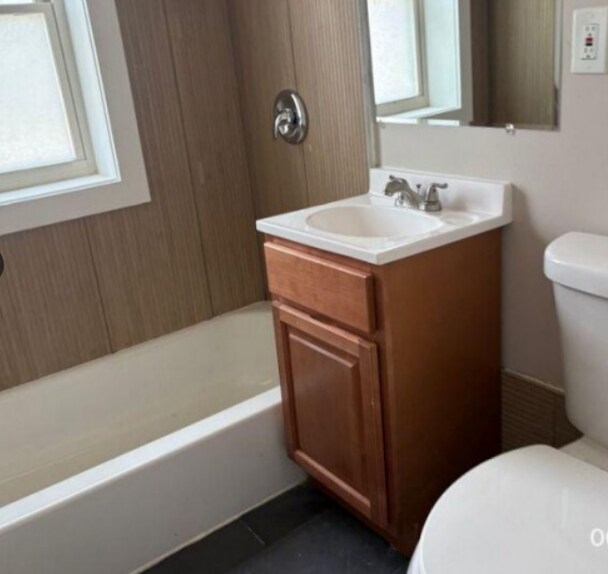 Photo - 2004 Noble Rd Unit 5