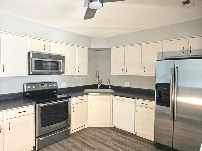 Photo - 1018 Castilian Ct Unit 205