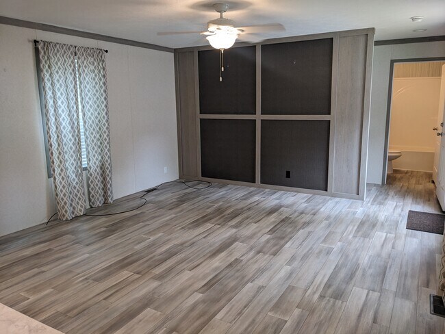 Photo - 855 W Jefferson St