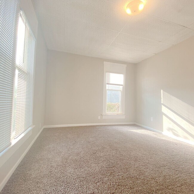 Beautiful 3 bed 1 bath house $995 - Beautiful 3 bed 1 bath house $995