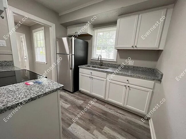 Photo - 1418 Division St