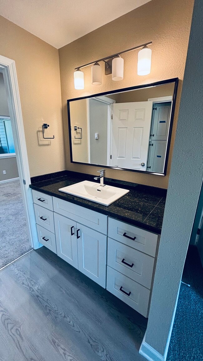 Photo - 9971 SE Talbert St Unidad 9971 SE Talbert St.