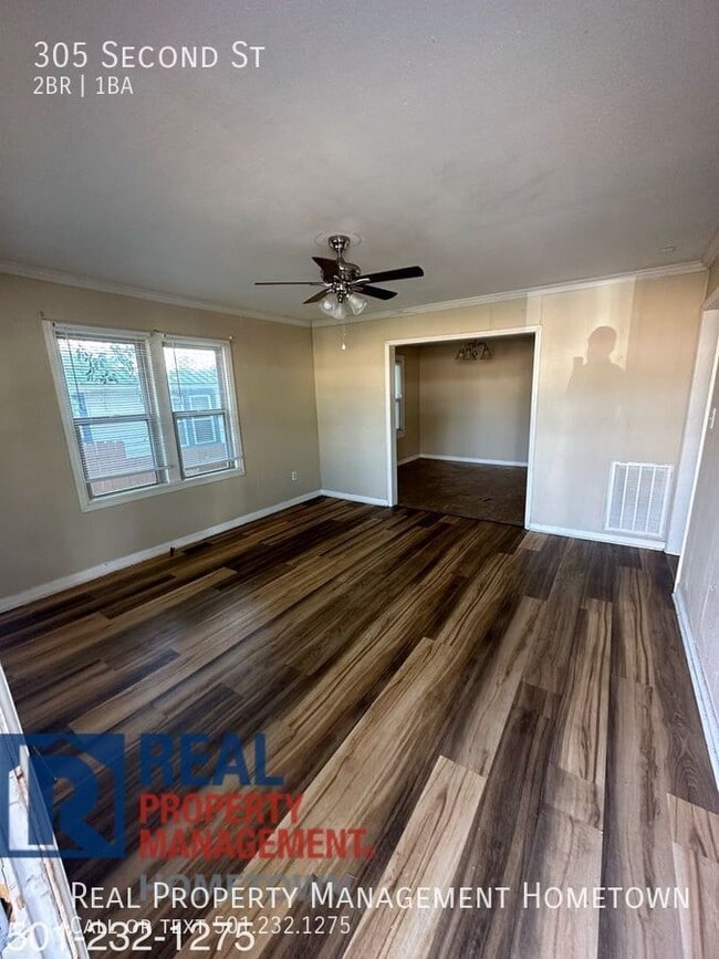 Photo - 305 Second St-