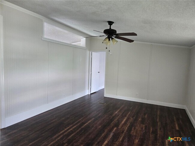 Photo - 566 Gateway Cir