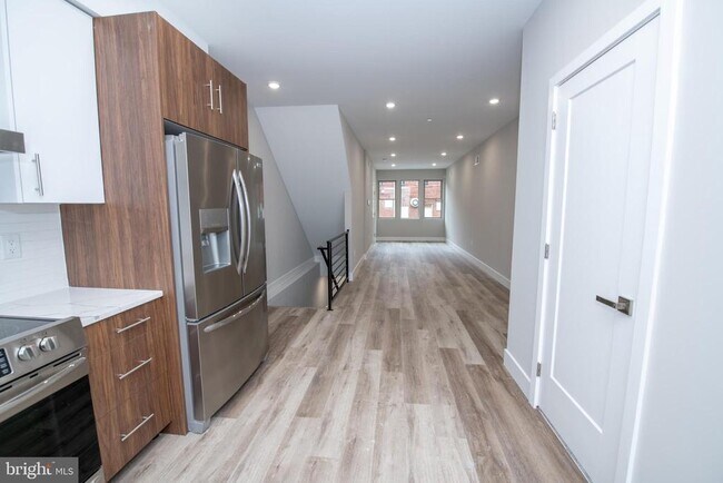 Photo - 2213 Emerald St