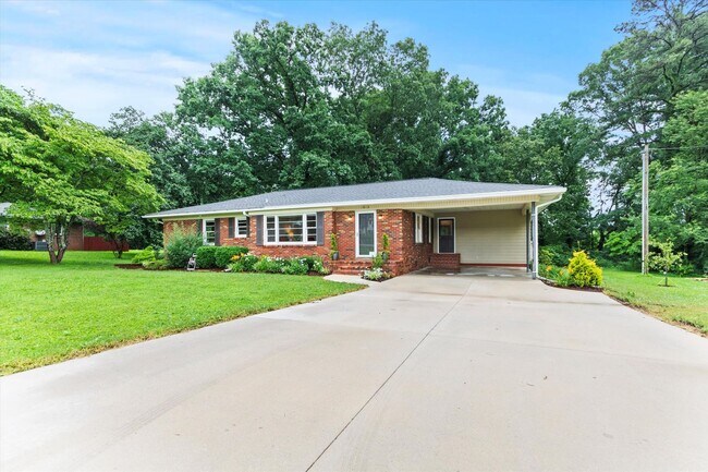 Photo - Country setting with City Convenience!