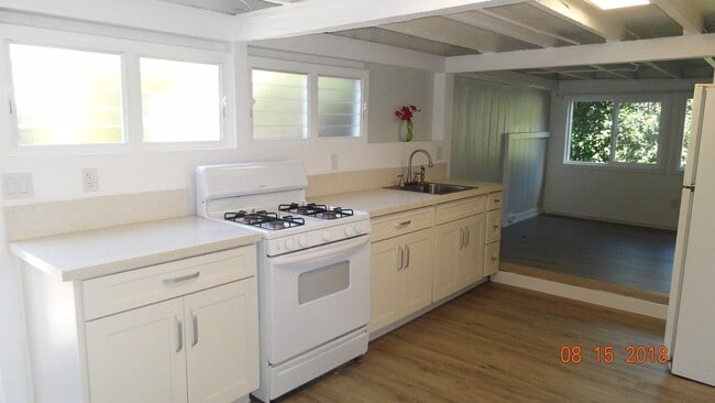 Photo - 98500H Unit 98502H (downstairs)