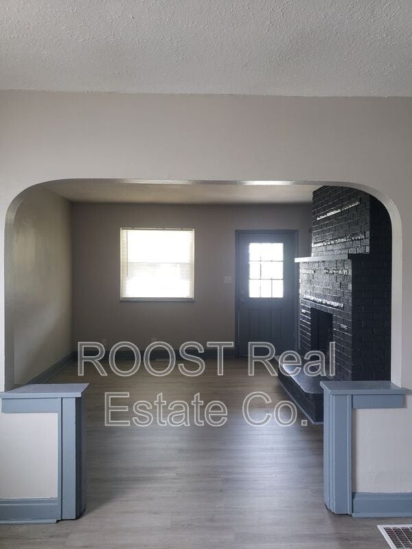 Photo - 209-211 N. Hague Avenue