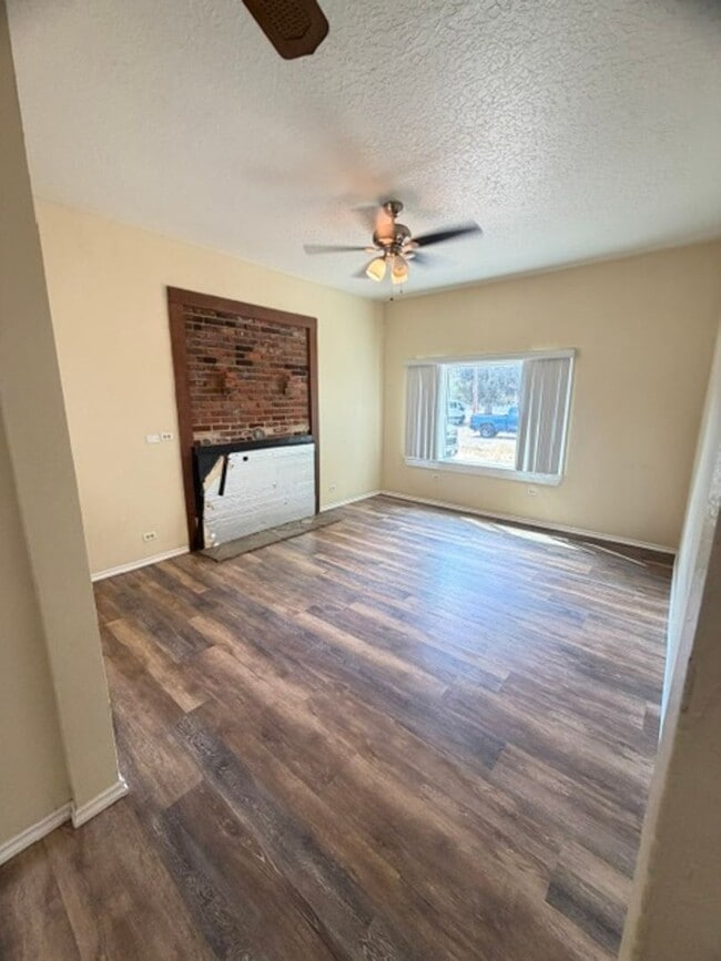 Photo - 363 E Elm St